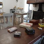 Maison Rives - Village Du Livre De Frühstückspension Montolieu