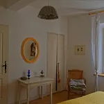 Maison Rives - Village Du Livre De Alojamento de Acomodação e Pequeno-almoço Montolieu