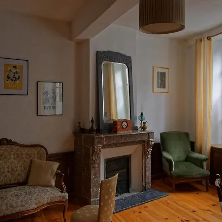 Maison Rives - Village Du Livre De Oda ve Kahvaltı *