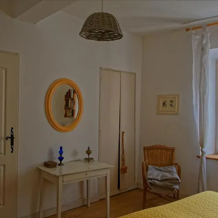 Maison Rives - Village Du Livre De Montolieu Отель типа 