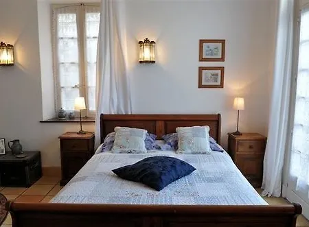 Maison Rives - Village Du Livre De לינה וארוחת בוקר