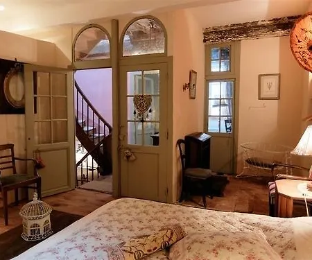 Maison Rives - Village Du Livre De Frühstückspension Montolieu