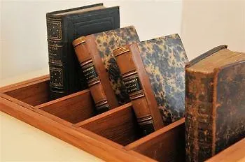 Maison Rives - Village Du Livre De Oda ve Kahvaltı