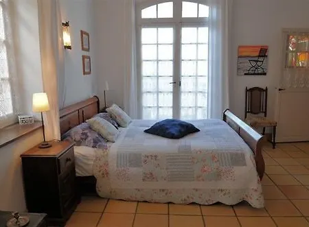 Maison Rives - Village Du Livre De Couette-café
