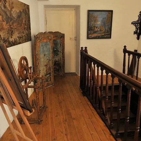 Maison Rives - Village Du Livre De Oda ve Kahvaltı *