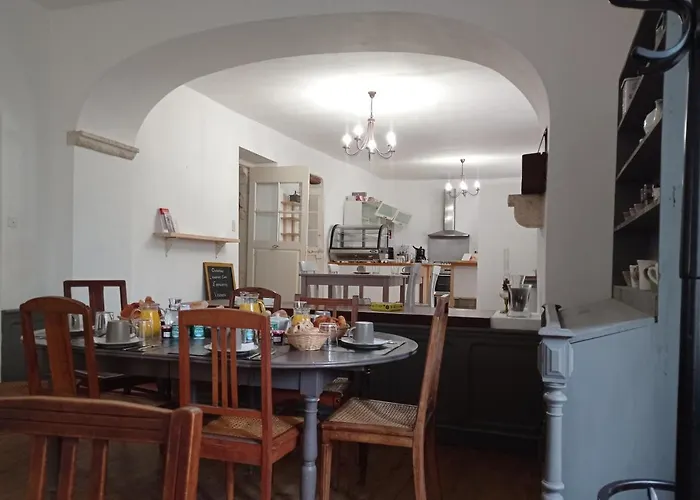 Maison Rives - Village Du Livre De Bed & Breakfast 3*