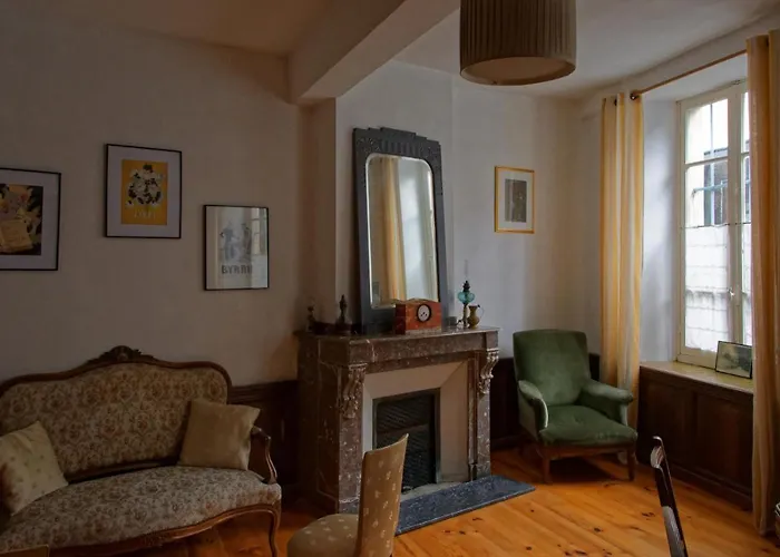 Maison Rives - Village Du Livre De Bed & Breakfast 3*