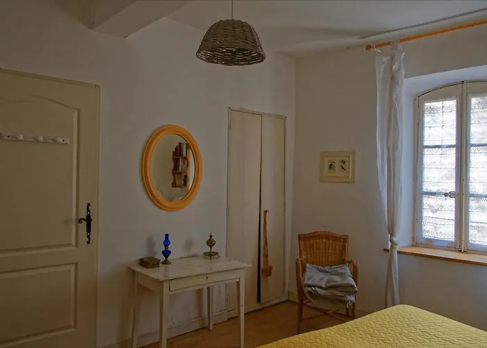 Maison Rives - Village Du Livre De Panzió Montolieu
