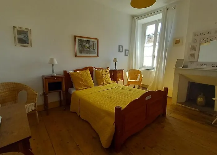 Maison Rives - Village Du Livre De فندق مبيت وإفطار 3*