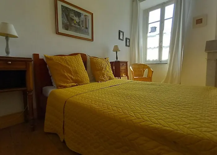 فندق مبيت وإفطار Maison Rives - Village Du Livre De 3*