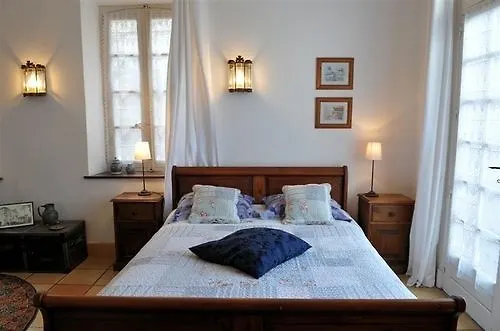 Maison Rives - Village Du Livre De Bed & Breakfast
