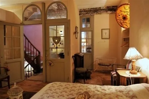 Maison Rives - Village Du Livre De Bed & Breakfast 3*