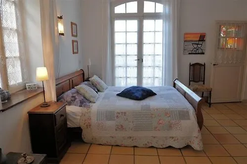 Maison Rives - Village Du Livre De Bed & Breakfast