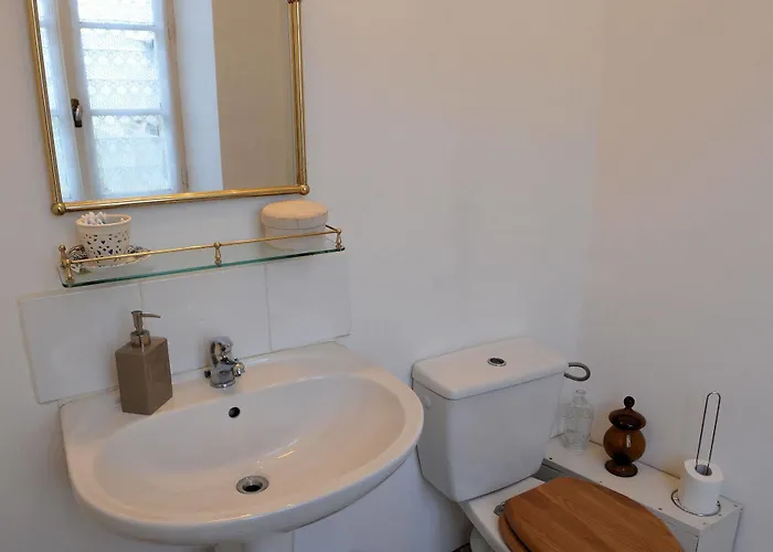 فندق مبيت وإفطار Maison Rives - Village Du Livre De 3*